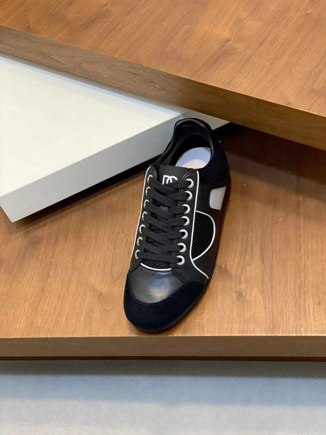 Men's shoes💰740 Dolce&Gabbana DG Cushion calfskin skate shoes｜Embellished with DG logo｜Lightweight, grippy two-tone TPU outsole adopts innovative design to provide excellent performance｜Jacquard label adds timeless style｜Original imported cowhide｜Multiple material splicing design｜Imported cowhide lining Cowhide foot pads｜Original TPU two-color elastic outsole Size: 39-44 (customized at 38.45.46)